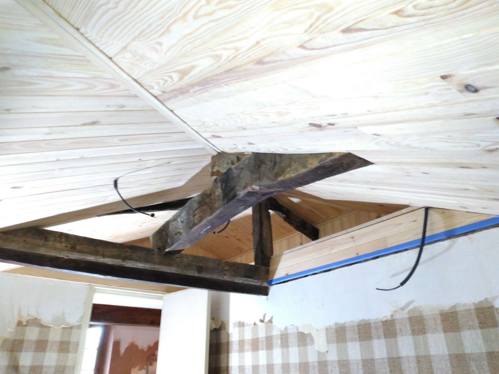 Finition lambris sur isolation en rampant